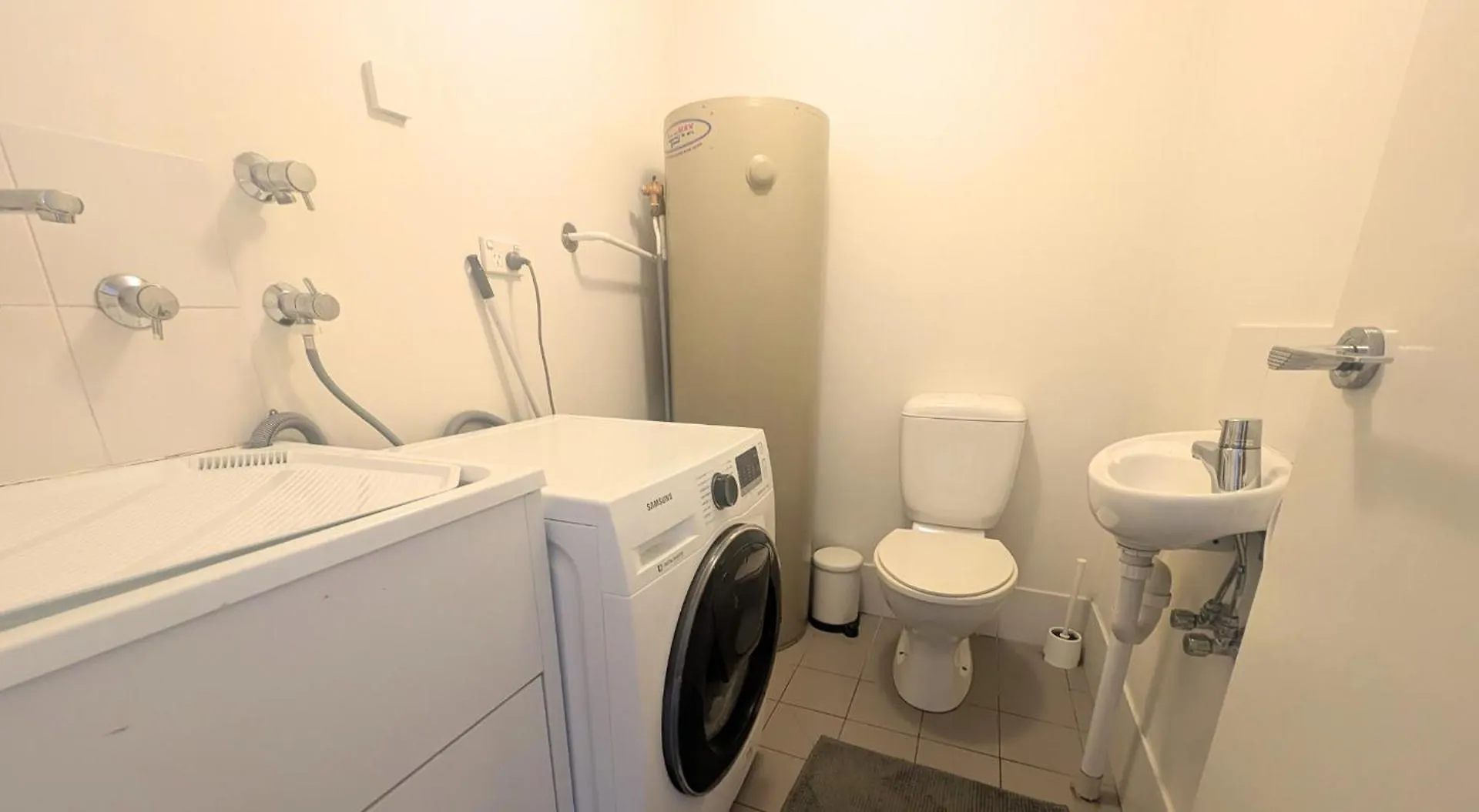 Dana-Cozy Private Room In Shared Central Apt-Rm 2 Canberra